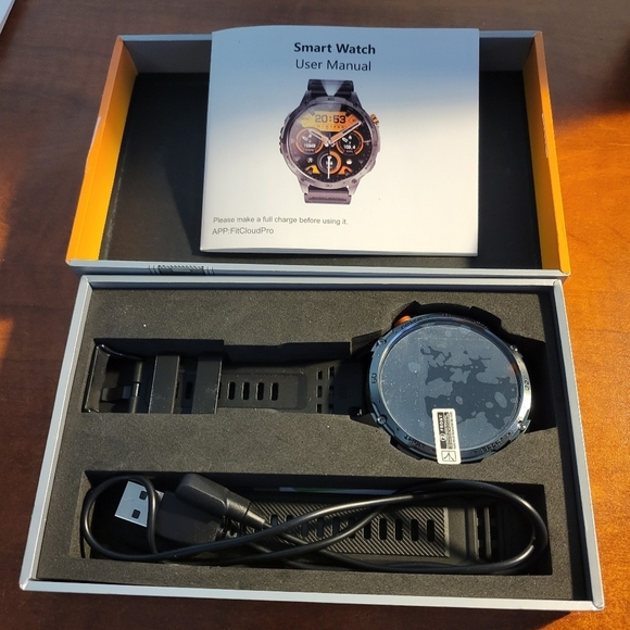 Smart Watch with Black and Silver Design - Picture 6 of 7